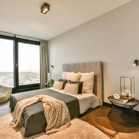 Appartamento Urban Chic 4-bedroom In *