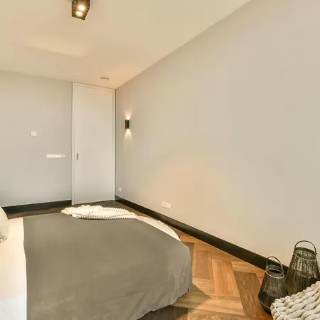 Urban Chic 4-bedroom In