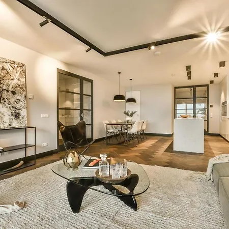 דירה Urban Chic 4-bedroom In