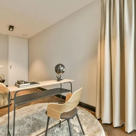 Urban Chic 4-bedroom In